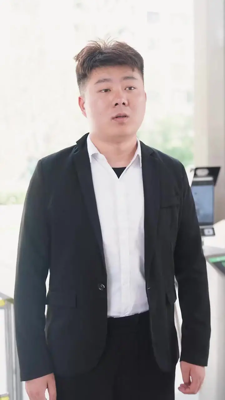 《拽妈携崽归来》：看辣妈如何智斗大佬，萌娃助攻，上演甜蜜复仇！